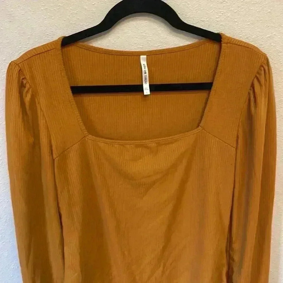 Women’s Ribbed Long Sleeved Bodysuit - Picture 2 of 6